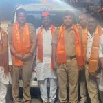 गणेशोत्सव सोहळा शांतते मध्ये पार पाडल्या मुळे येथील सरस्वती गणेश मंडळाच्या वतीने पोलीस निरीक्षक विनोद घोळवे सह अन्य पोलीस कर्मचाऱ्यांचा सत्कार संपन्न