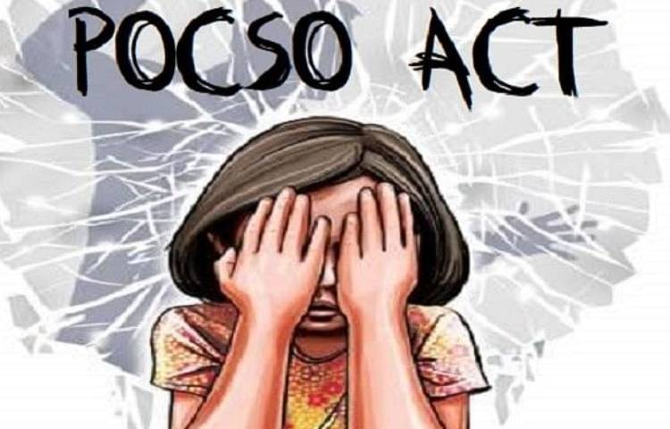 अंबाजोगाईत धक्कादायक प्रकार : अडीच वर्षीय चिमुकलीवरील अत्याचार प्रकरणी अल्पवयीन आरोपीविरुद्ध गुन्हा दाखल