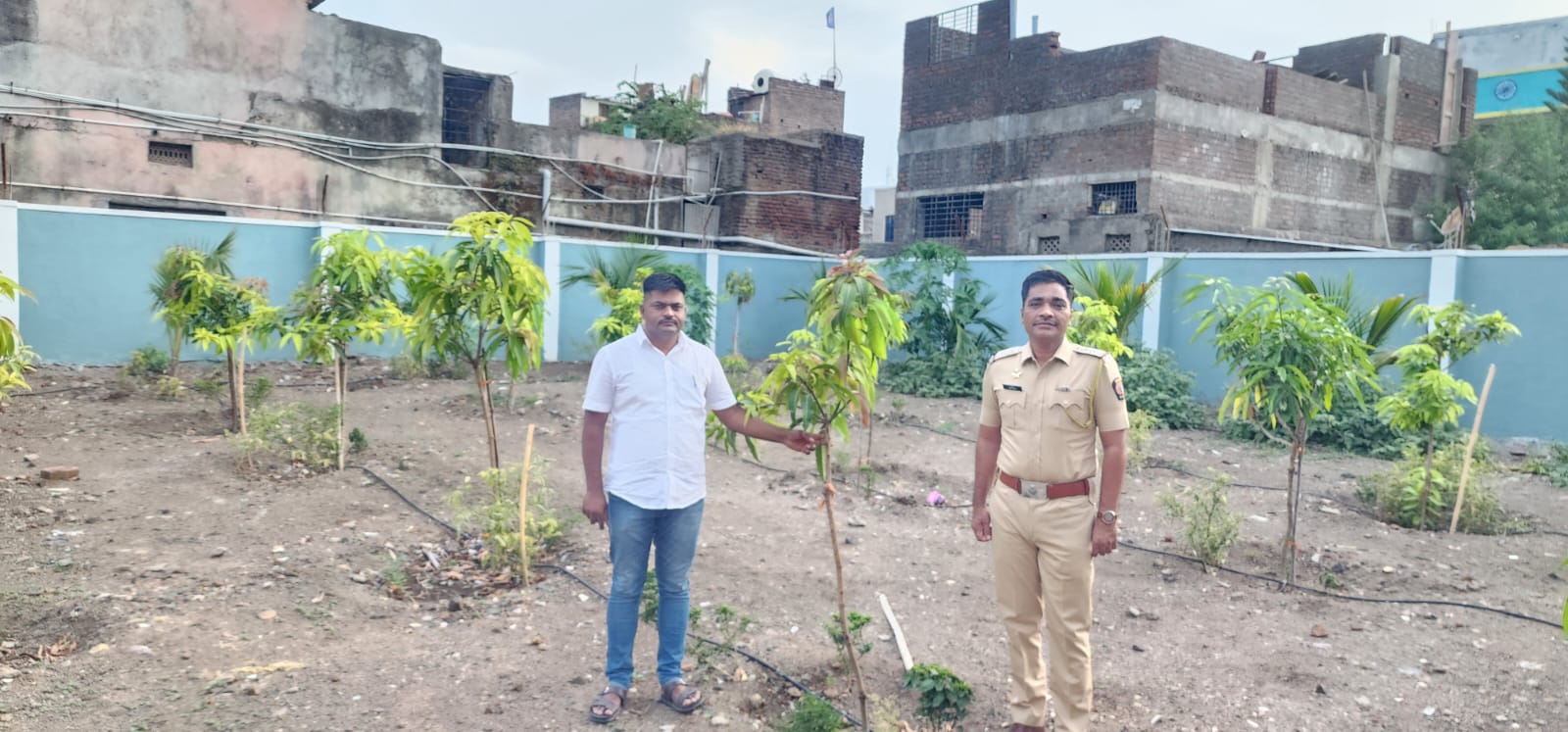 पर्यावरण दिनानिमित्त अंबाजोगाई पोलीस ठाण्याचा स्तुत्य उपक्रम